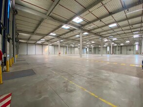 Industriel/Logistique dans Goussainville à louer Photo intérieure– Image 2 sur 16