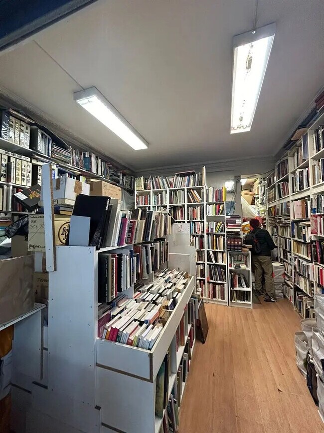 Plus de détails pour Local commercial à louer