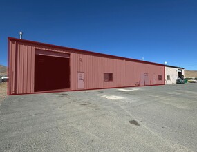 8 Stokes Dr, Mound House, NV à louer Photo de l’immeuble– Image 1 sur 14