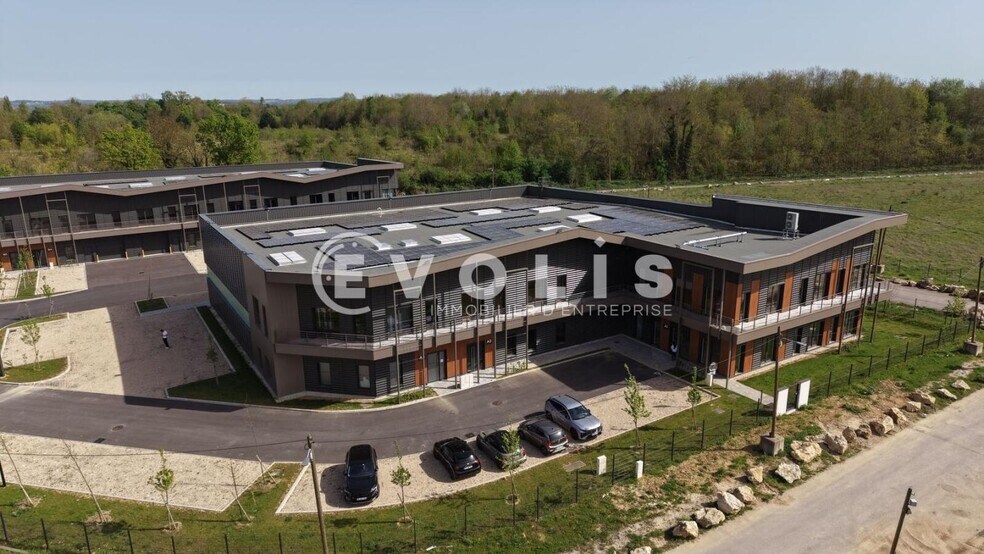 Local d’activités dans Coupvray à louer - Photo de l’immeuble – Image 1 sur 17