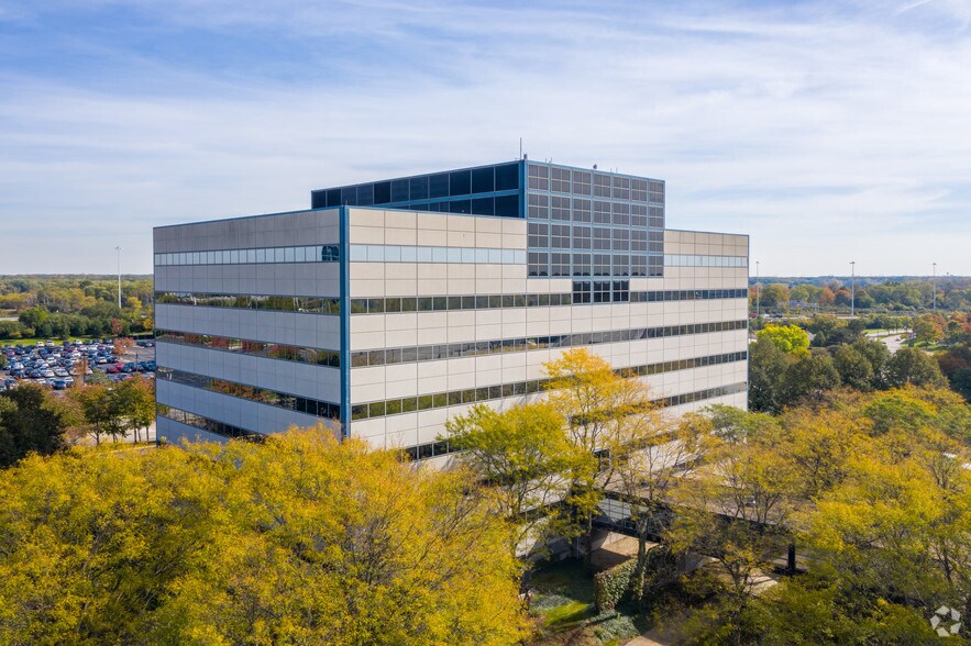 300 N Martingale Rd, Schaumburg, IL à louer - Photo de l’immeuble – Image 1 sur 11