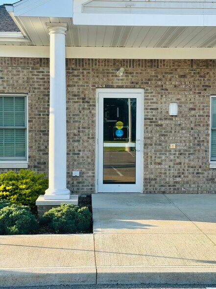 206 W Main St, New London, OH à louer - Photo de l’immeuble – Image 2 sur 20