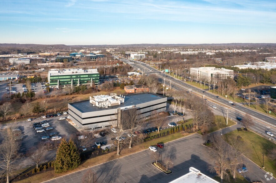510 Broadhollow Rd, Melville, NY à louer - Aérien – Image 2 sur 4