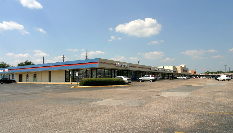 8021-8197 Antoine Dr, Houston, TX à louer - Photo principale – Image 1 sur 1