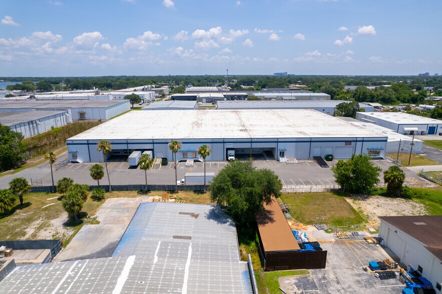 2700-2716 Hazelhurst Ave, Orlando, FL à louer - Photo de l’immeuble – Image 2 sur 3