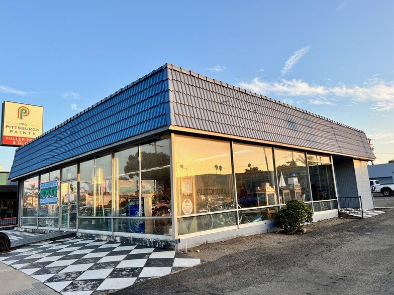 1858 E Thompson Blvd, Ventura, CA à louer - Photo de l’immeuble – Image 1 sur 9