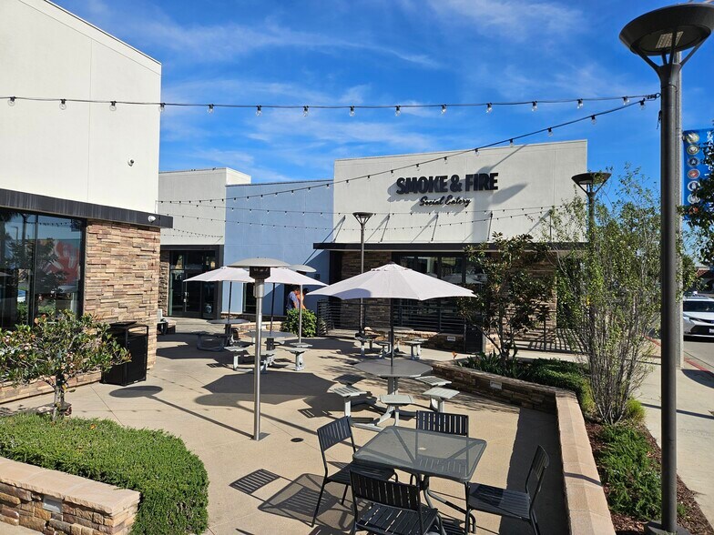 15750 Paramount Blvd, Paramount, CA à louer - Photo de l’immeuble – Image 2 sur 3