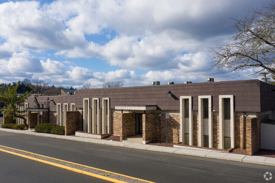 743 Northfield Ave, West Orange, NJ à louer - Photo de l’immeuble – Image 1 sur 3