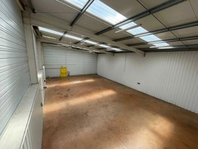 Bureau dans Lacroix-Saint-Ouen à louer - Photo intérieure – Image 3 sur 8