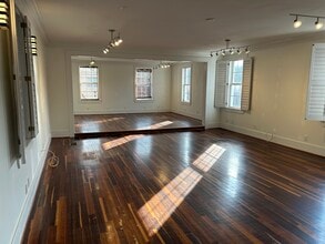 1044 E Montague Ave, Charleston, SC à louer Photo de l’immeuble– Image 1 sur 3