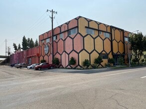2600 Cesar Chavez Blvd, Fresno, CA à louer Photo de l’immeuble– Image 1 sur 13