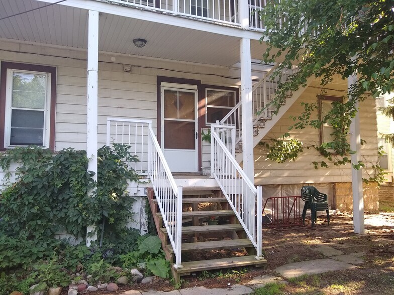 305 Augusta Ave, Dekalb, IL à vendre - Photo de l’immeuble – Image 2 sur 10