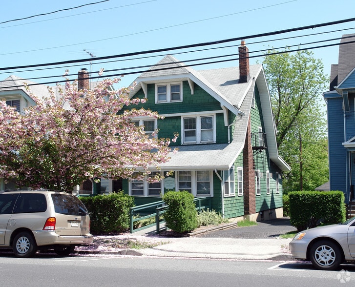 806 Kearny Ave, Kearny, NJ à louer - Photo de l’immeuble – Image 2 sur 2