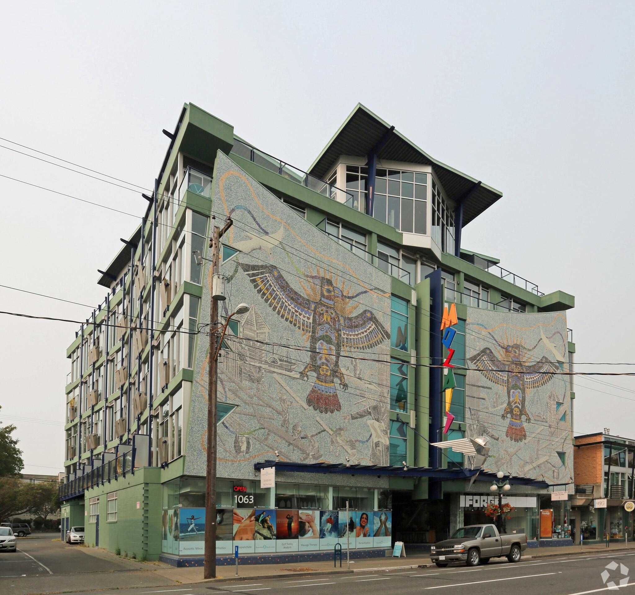 1057-1061 Fort St, Victoria, BC à louer Photo principale– Image 1 sur 5