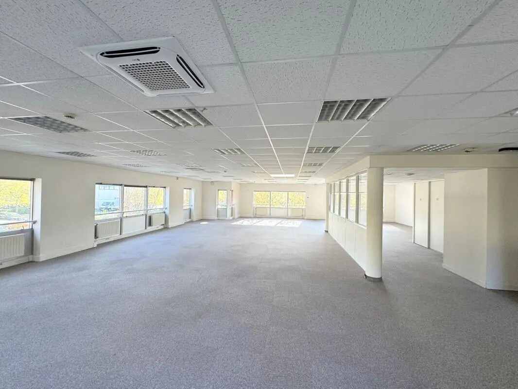 Bureau dans Guyancourt à louer Photo de l’immeuble– Image 1 sur 29