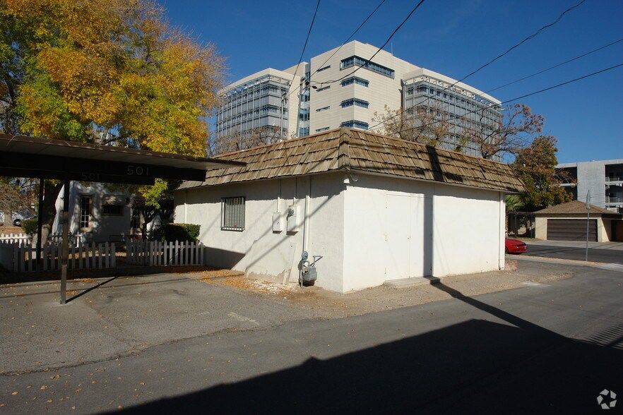 651 Clark Ave, Las Vegas, NV à vendre - Photo de l’immeuble – Image 2 sur 5