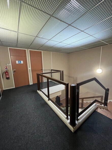 Bureau dans Bruges à louer - Photo de l’immeuble – Image 3 sur 9