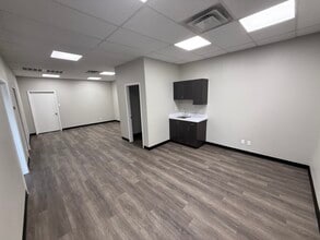 1663 Hickory Dr, Haltom City, TX à louer Photo intérieure– Image 2 sur 8