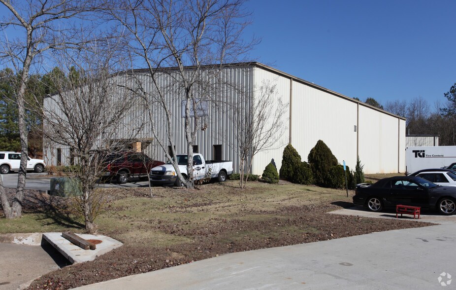 4300 Business Park Ct Bldg A&B 17,060 SF portefeuille de 2 biens à vendre sur LoopNet.fr - Photo principale – Image 1 sur 4