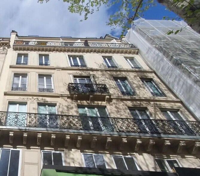 77 Boulevard De Sébastopol, Paris à louer - Photo de l’immeuble – Image 2 sur 9