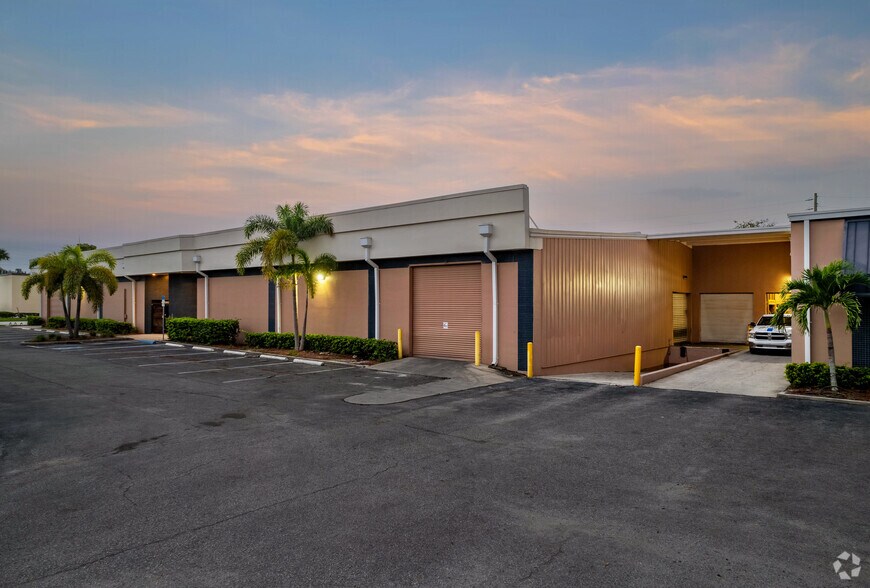 4700-4730 110th Ave N, Clearwater, FL à louer - Photo principale – Image 1 sur 9