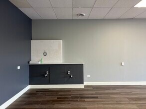 901-955 W Wise Rd, Schaumburg, IL à louer Photo intérieure– Image 2 sur 6