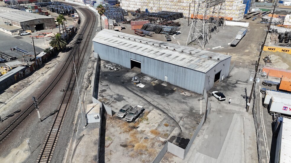 2825 E Grant St, Wilmington, CA à louer - Photo de l’immeuble – Image 2 sur 2