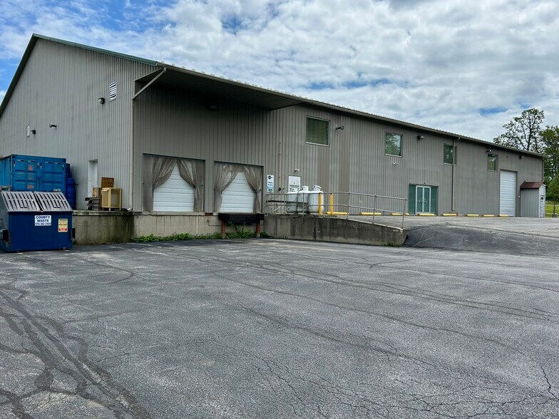 137 Market Way, Mount Pocono, PA à vendre - Photo de l’immeuble – Image 1 sur 10