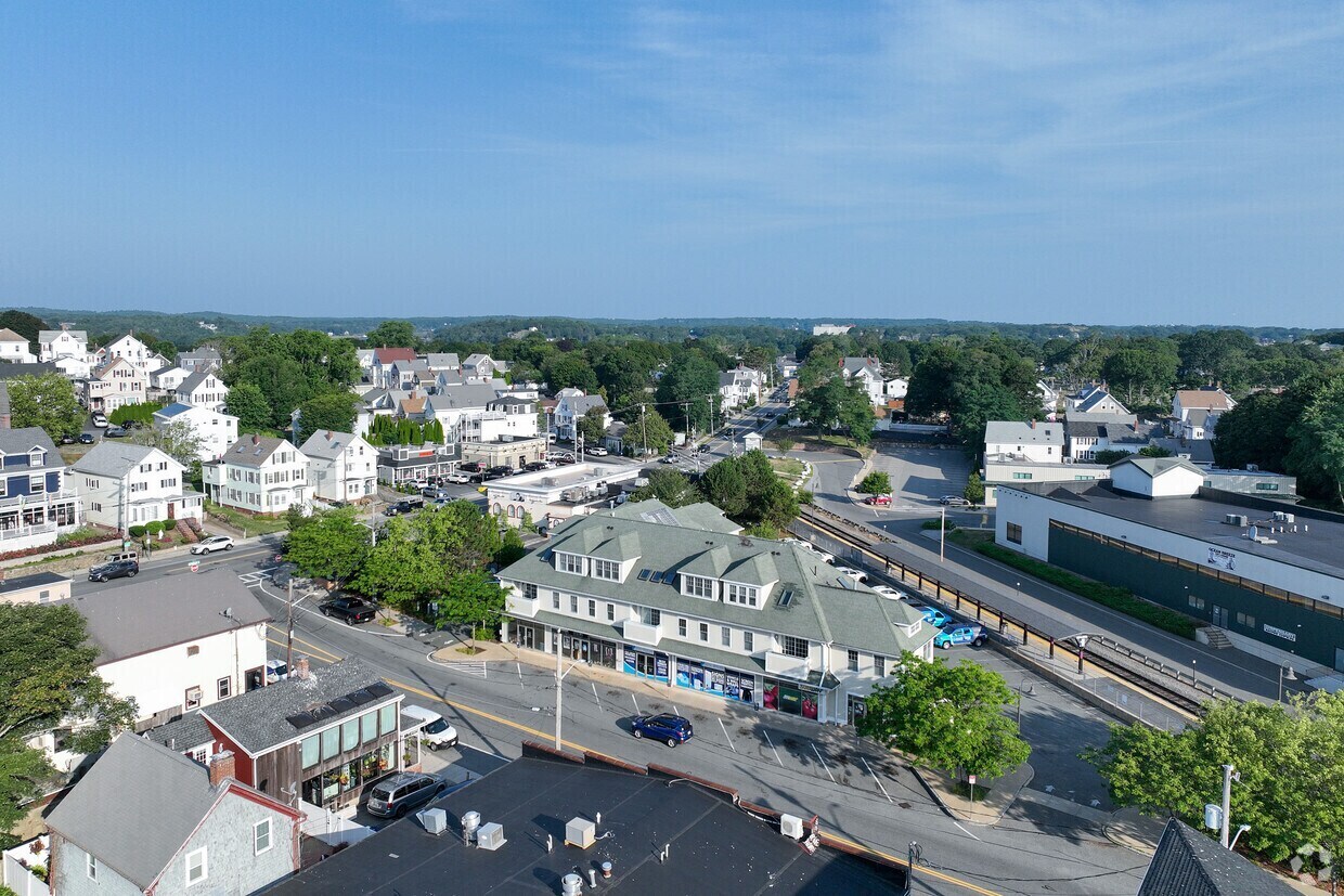 29 Railroad Ave, Gloucester, MA 01930 - Lot 2 - - Photo intérieure - Image 2 of 3