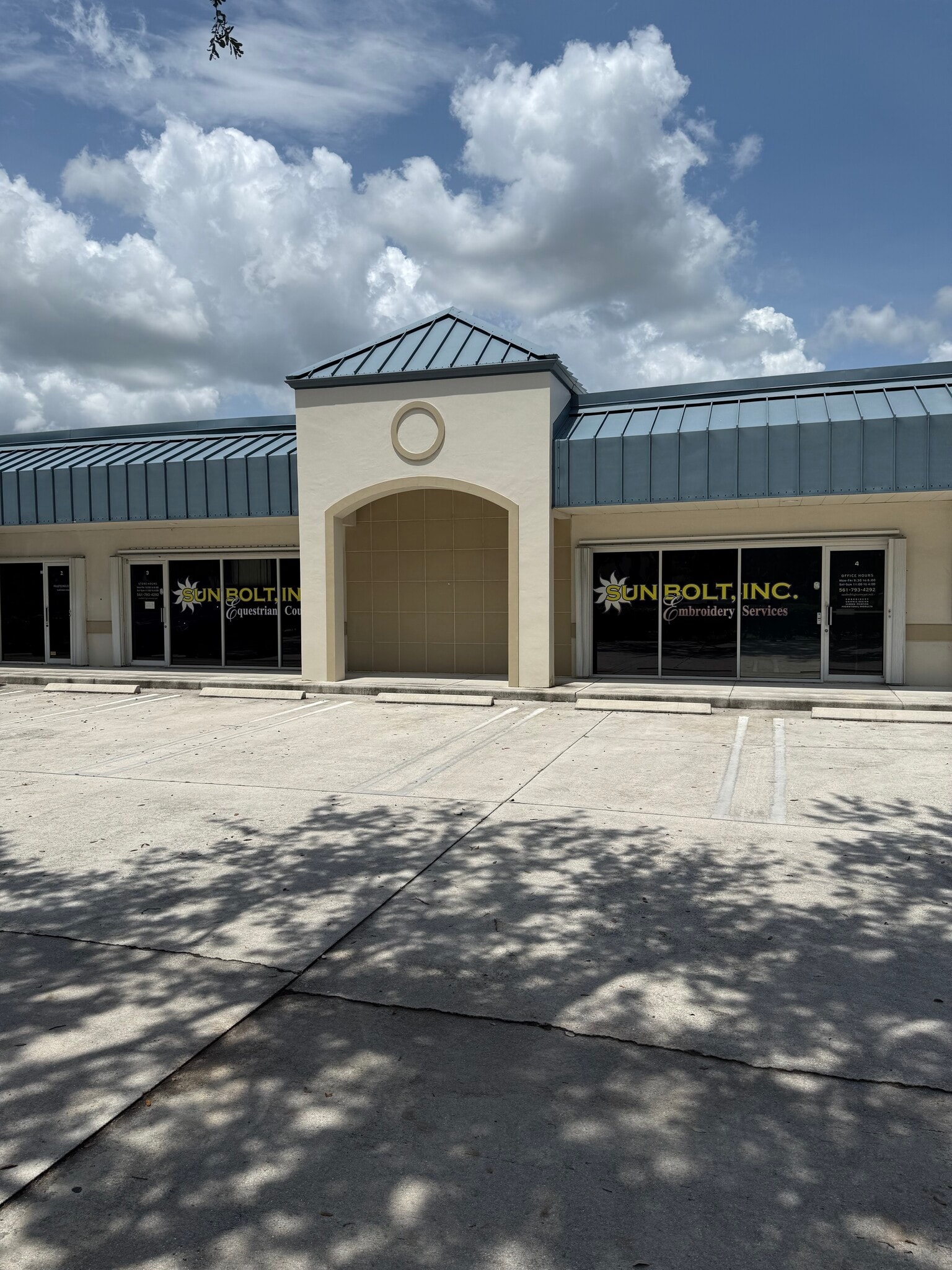 3500 Fairlane Farms Rd, West Palm Beach, FL à louer Photo de l’immeuble– Image 1 sur 2