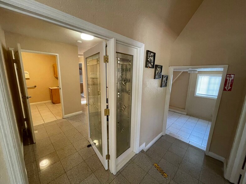 9804 Foothill Blvd, Rancho Cucamonga, CA à louer - Photo de l’immeuble – Image 3 sur 14