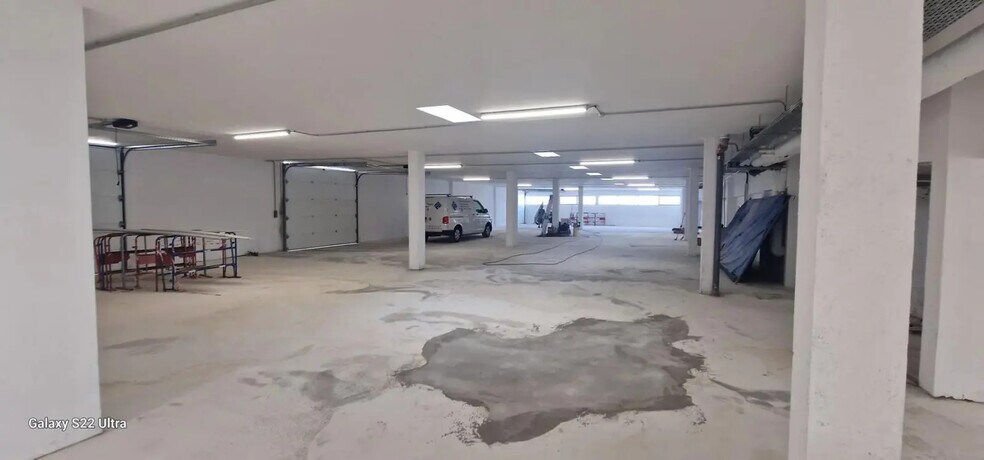 Industriel/Logistique dans Antibes à vendre - Photo de l’immeuble – Image 2 sur 5