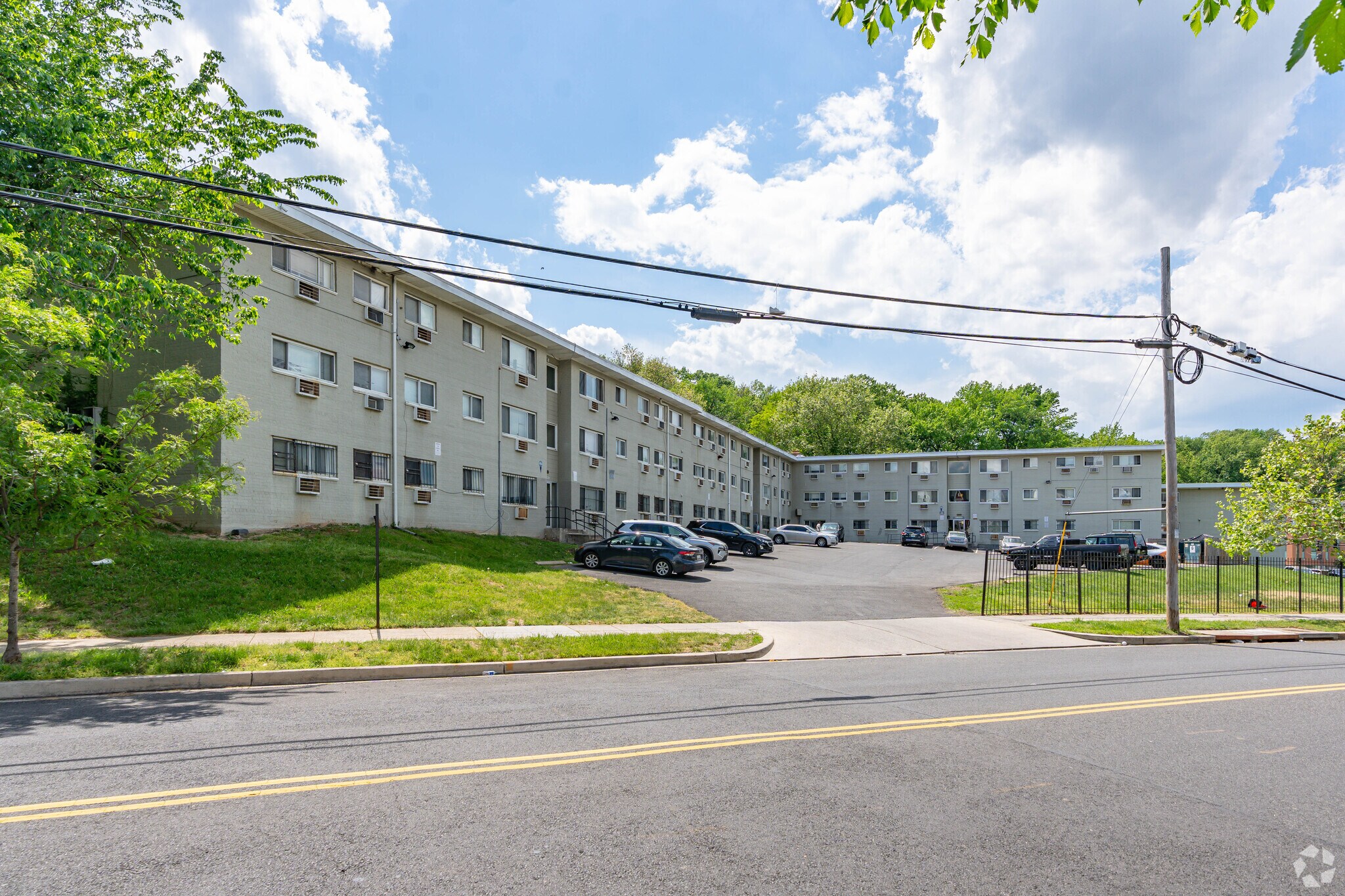 4951 G St SE, Washington, DC à vendre Photo principale– Image 1 sur 20