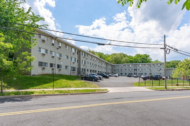Plus de détails pour 4951 G St SE, Washington, DC - Logement à vendre