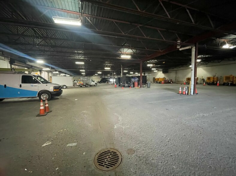 24524 W 11 Mile Rd, Southfield, MI à vendre - Photo intérieure – Image 2 sur 9