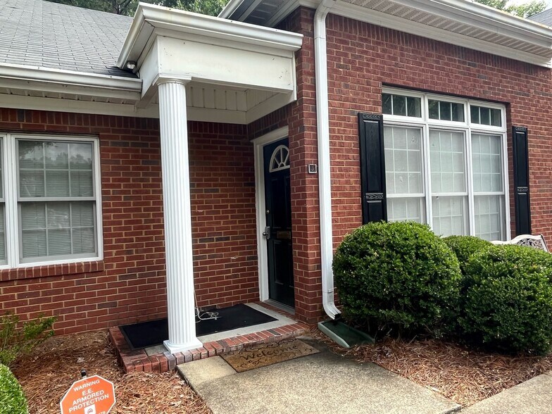 500 Sun Valley Dr, Roswell, GA à vendre - Photo de l’immeuble – Image 2 sur 20