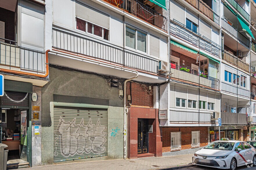 Calle de Artajona, 41, Madrid, Madrid à vendre - Photo de l’immeuble – Image 1 sur 1