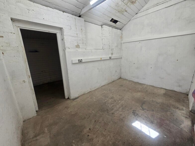 72 Victoria Rd, Worthing à louer - Photo de l’immeuble – Image 2 sur 4