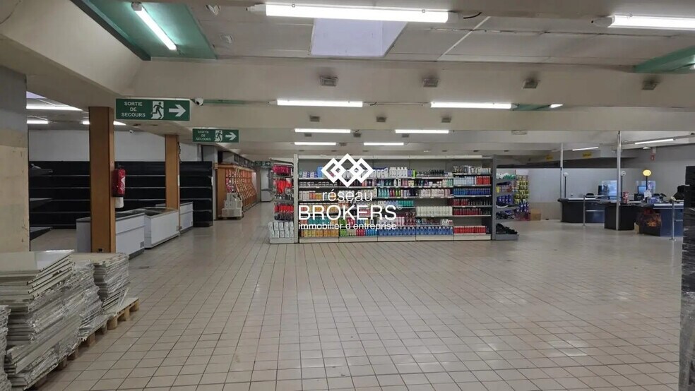 Local commercial dans Épinay-sur-Seine à louer - Photo de l’immeuble – Image 2 sur 9