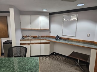 Plus de détails pour 879 Victoria St, Prince George, BC - Bureau à vendre