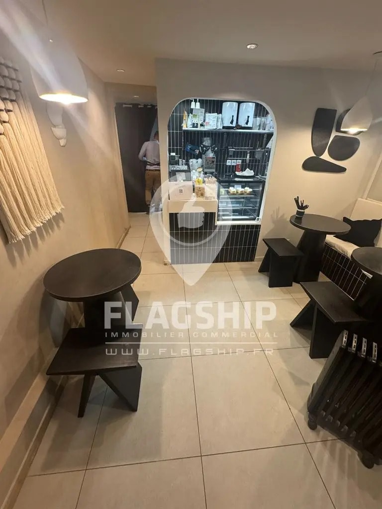 Local commercial dans Paris à louer Photo de l’immeuble– Image 1 sur 10