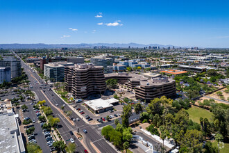 2390 E Camelback Rd, Phoenix, AZ - VUE AÉRIENNE  vue de carte - Image1