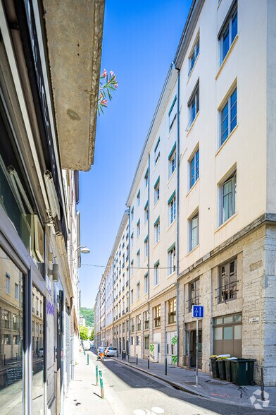 9 Place Des Célestins, Lyon à louer - Photo de l’immeuble – Image 3 sur 5