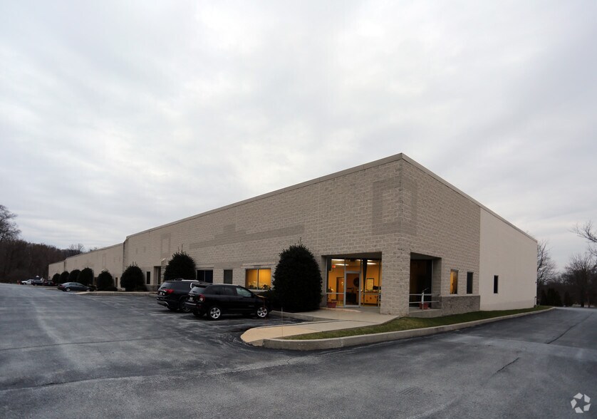 901 S Bolmar St, West Chester, PA à louer - Photo de l’immeuble – Image 1 sur 5