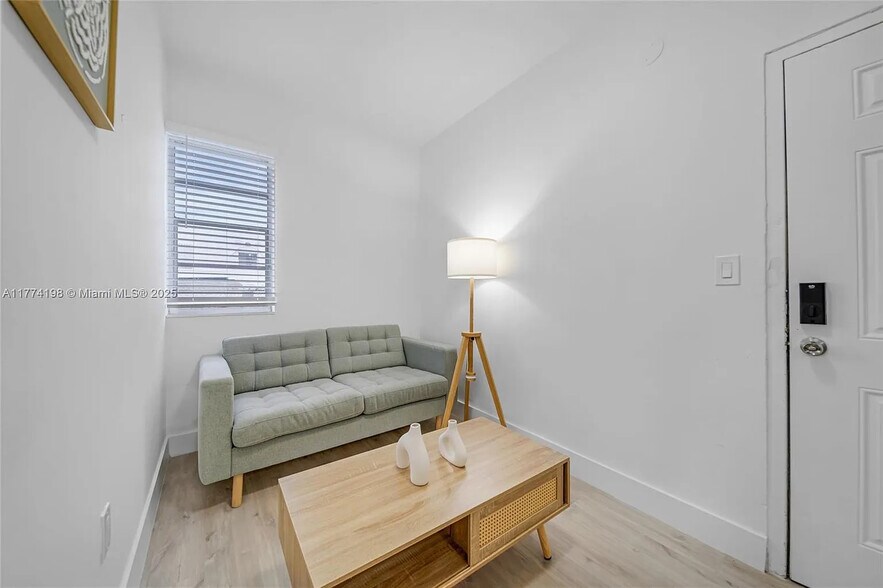 1029 SW 5th St, Miami, FL à vendre - Photo de l’immeuble – Image 3 sur 11