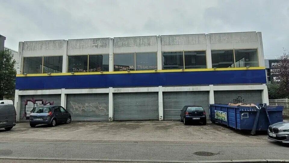 Local d’activités dans Le Petit-Quevilly à louer - Photo de l’immeuble – Image 1 sur 8