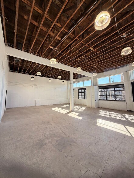 700 N Heliotrope Dr, Los Angeles, CA à louer - Photo intérieure – Image 3 sur 6