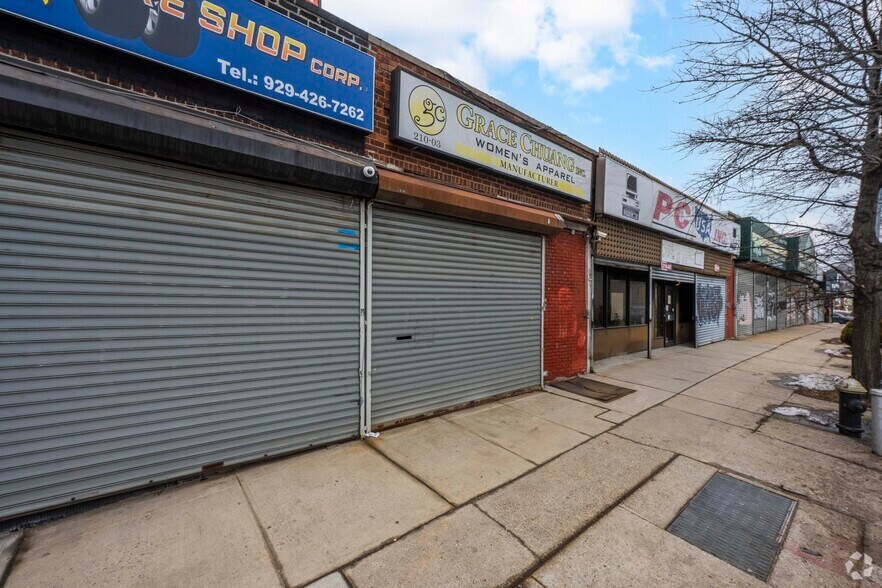 21001 Horace Harding Expy, Flushing, NY à louer - Photo de l’immeuble – Image 2 sur 5