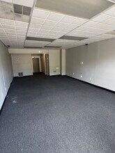 19294 Kelly Rd, Harper Woods, MI à louer Hall d’entrée– Image 1 sur 15