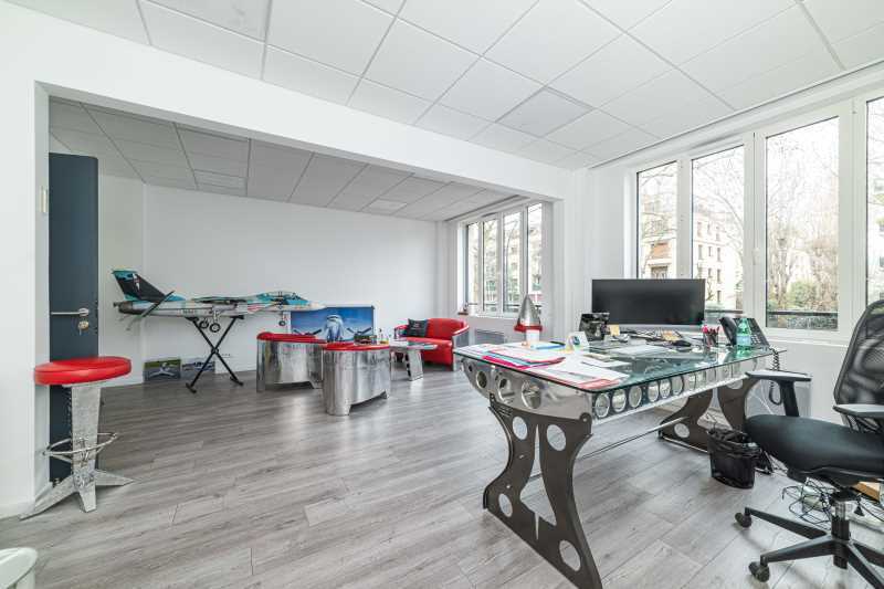 Immeuble residentiel dans Paris à vendre - Photo intérieure – Image 2 sur 8
